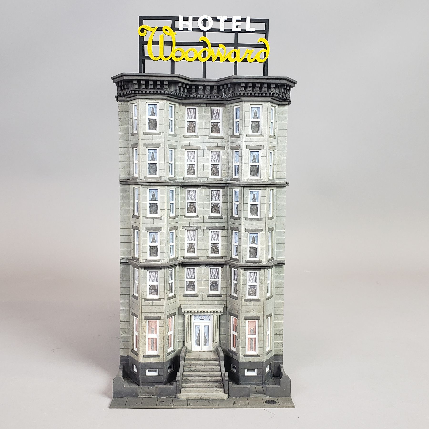 Woodland Scenics M.T. Arms Hotel - HO Scale Unassembled Kit (11900)